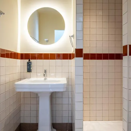 Western Centre Hotell 3*